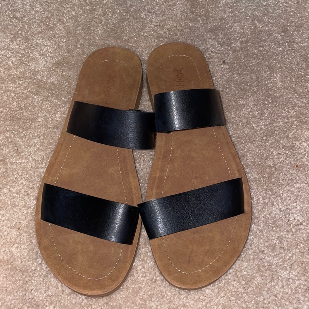 Black sandles